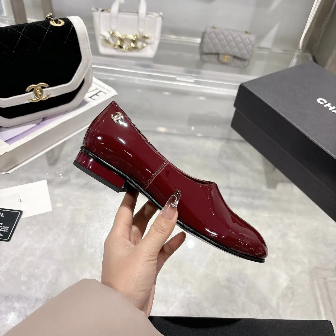 💕💕Factory direct selling price p380💕💕 Genuine leather sole +40 25C early spring new Chanel loafers; Fabric: patent leather: color black; white; burgundy, code number: 5-40; (custom-made 41 custom-made, non-returnable), rubber sole genuine leather sole +40